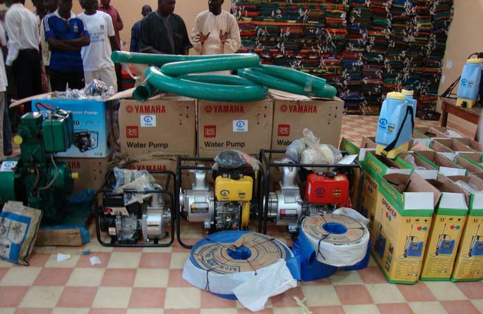 Lutte contre les inondations : Plan International S&eacute;n&eacute;gal offre une grande quantit&eacute; de mat&eacute;tiel